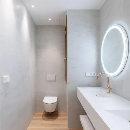 Apartment The Whale New Ac Design Spacious Centre